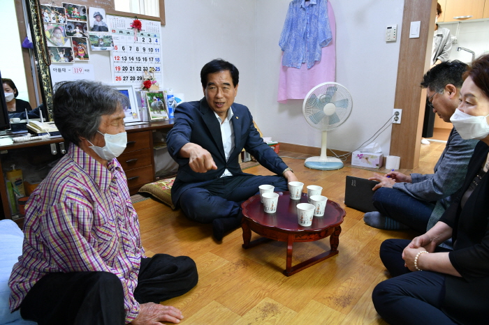 최 시장, 저소득 독거노인 격려 방문 