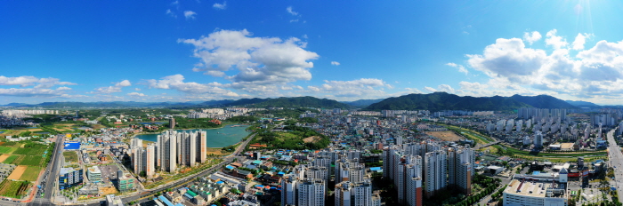 “철저한 방역 속 지역경제 활성화에 역점”