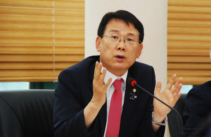 윤두현 국회의원, 국회 정무위원회 배정