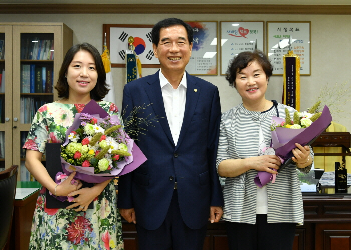 ‘경산사랑(愛)카드’ 발행 유공자 표창 