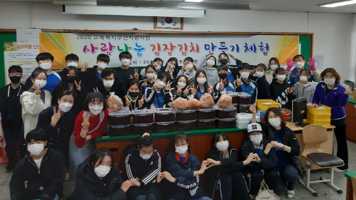 “김장김치, 사랑도 함께 담아 나눠요”