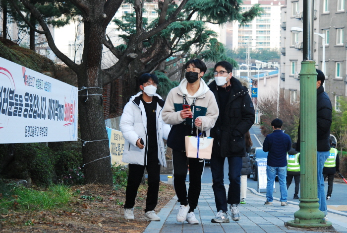 차분한 분위기 속 ‘2021 수능’ 시작