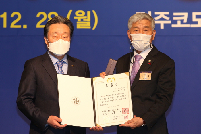 이기동 의장 ‘민주평통 의장표창’ 수상
