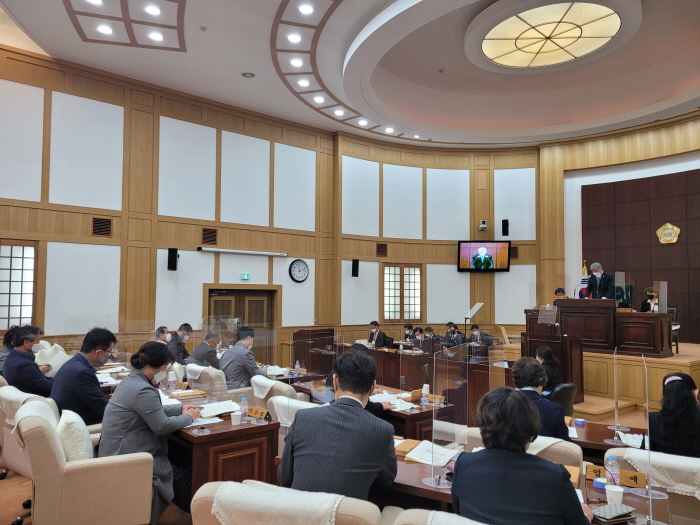 ‘조례안 9건 원안 가결, 4건 수정 의결’