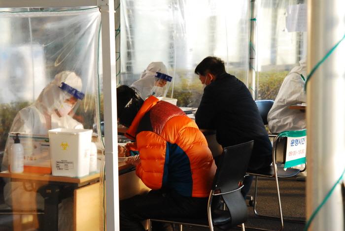 가족 간 전파, 해외유입 등 4명 추가 확진