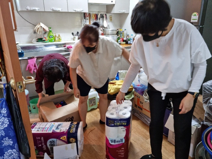 경산시평생교육지도자협의회, 북부동 경로당 청소·수납정리..