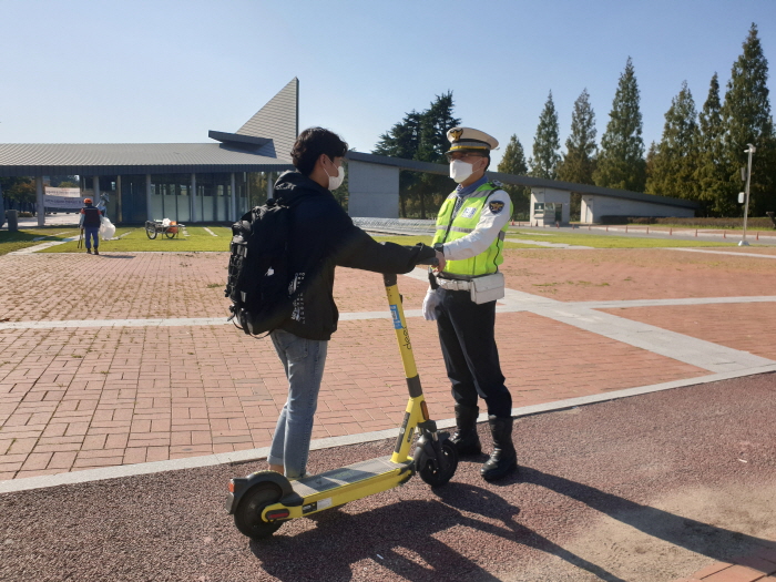 전동킥보드 최고속도 20km/h로 낮춘다!