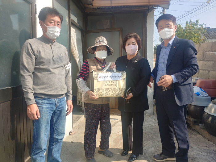 중앙동, 소외이웃 자반고등어 지원