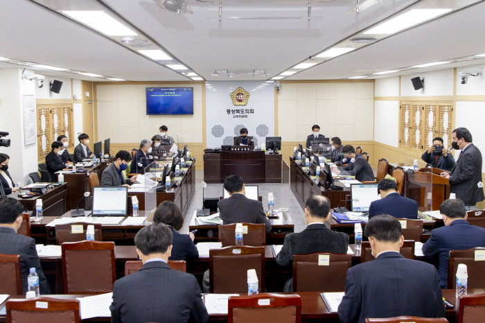 도의회 교육위, 도교육청 업무보고 청취