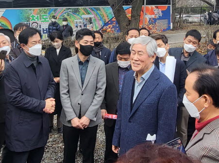 최경환 전 의원, 17일 가석방 출소 