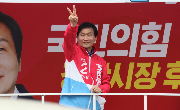 “지역 정치 후퇴시키는 세력, 경산을 떠나야”