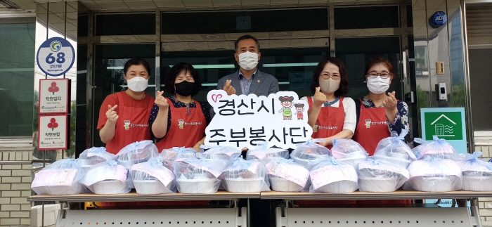 억수삼계탕, 독거노인·장애인 후원 