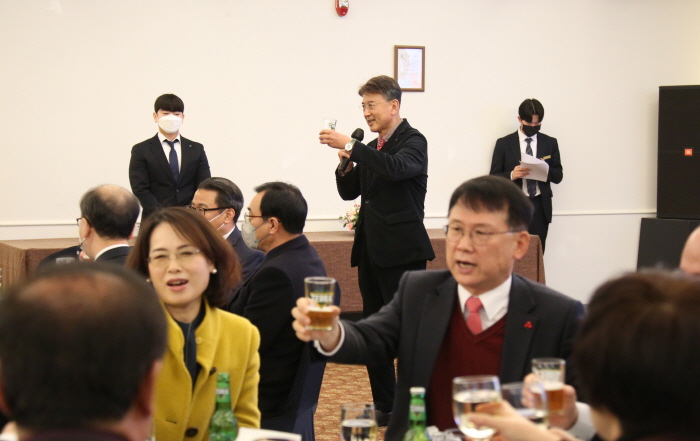 “도전과 혁신으로 지역경제 재도약을~”