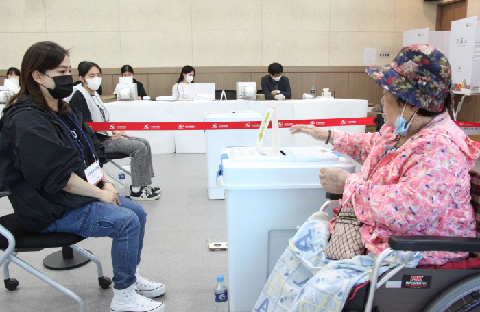 경산, 15개 투표소에서 ‘사전투표’ 시작