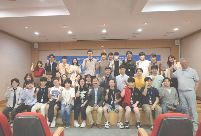 42경산, 세계적 명사 특강 진행 