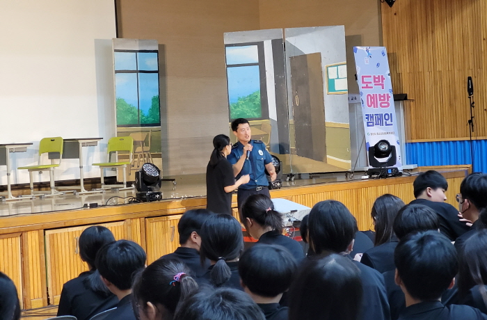 “도박하면, 화가 나고 돈도 잃습니다. 지금 당장 멈추..