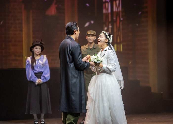 ‘육영수, 그 시절의 아카시아’ 