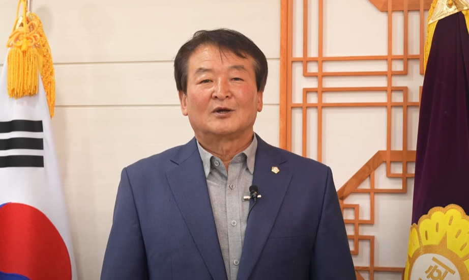 “사랑과 행복 가득한 한가위 보내세요!”