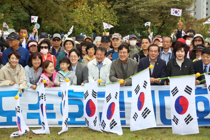 남천변에 모인 시민들 “독도는 우리 땅”
