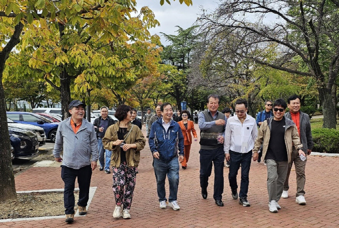 영남대 경산동창회, 모교에서 ‘가을 트레킹’