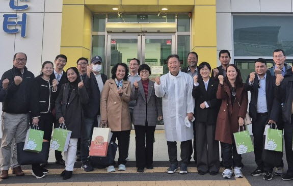 캄보디아 대표단, 경산농산물가공센터 견학