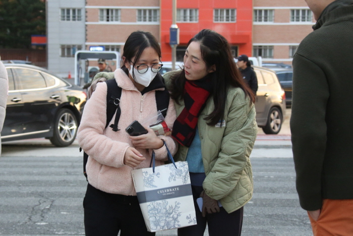 포근한 날씨 속에 ‘수능시험’ 시작!