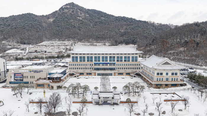 “학교 14개 없어지고, 학생 8,715명 줄었다”