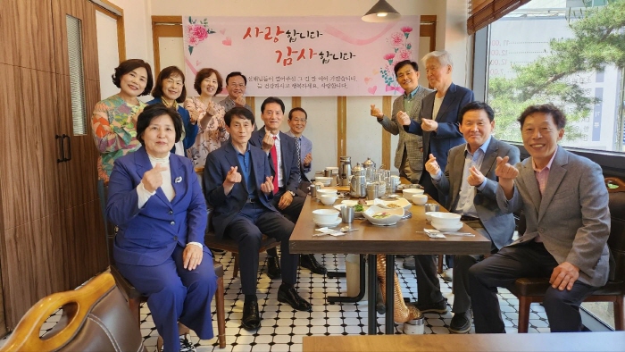 “교육 현안에 대한 자문을 구합니다”