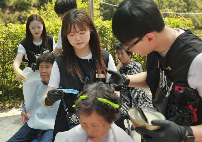 경산자봉, 산불 피해 현장에서 ‘이미용 봉사’