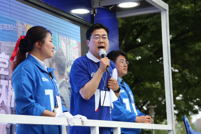 “검증된 일꾼, 이재명 후보를 밀어달라!”