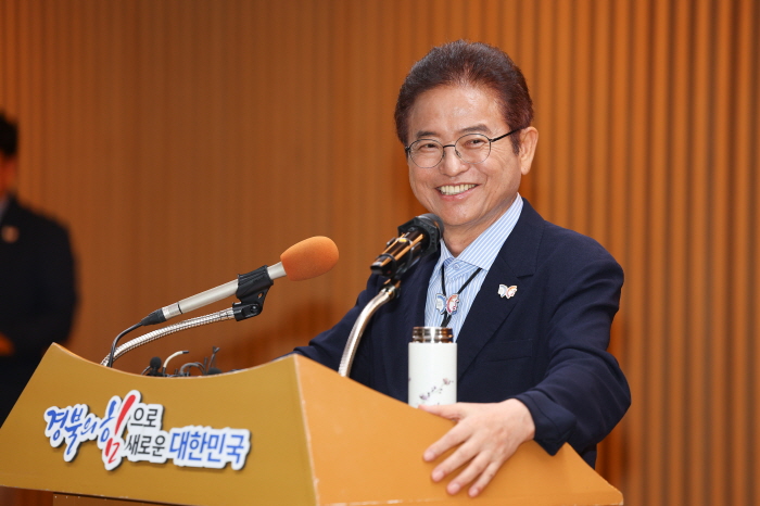 혈액암 투병 이철우 지사, 33일 만에 출근