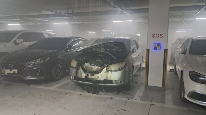 중산동 아파트에서 승용차 화재사고