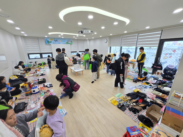 돌봄품앗이 가족이 준비한 ‘행복나눔장터’