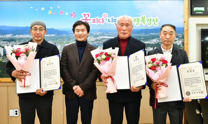 “70여년만에 주인 찾은 화랑무공훈장”