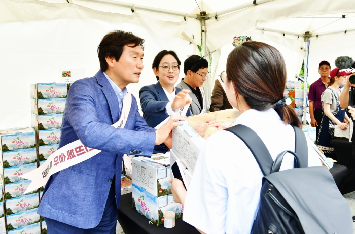 국회에서 ‘경산 신비복숭아’ 홍보·판촉